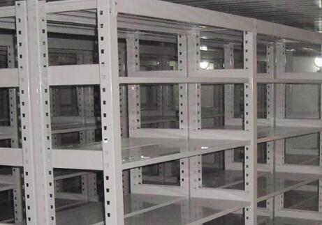 小型倉庫使用什么樣的貨架呢？
