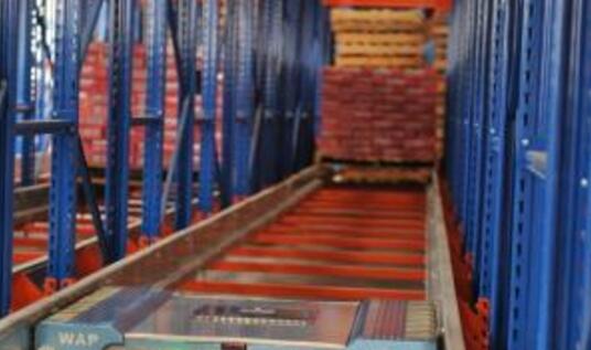 穿梭式貨架系統比較適合使用在哪些地方